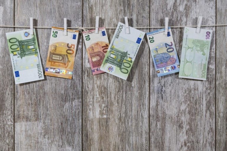 Jak obniżyć wysokość comiesięcznych zobowiązań finansowych?