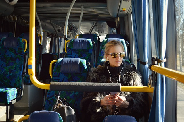 Jakie są korzyści z wynajmu busa lub autokaru