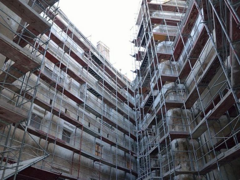 Ściany prefabrykowane - jak przebiega proces produkcji i montażu ścian prefabrykowanych?